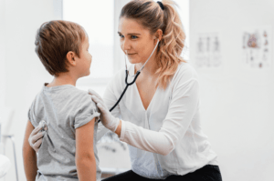 médecin et un enfant